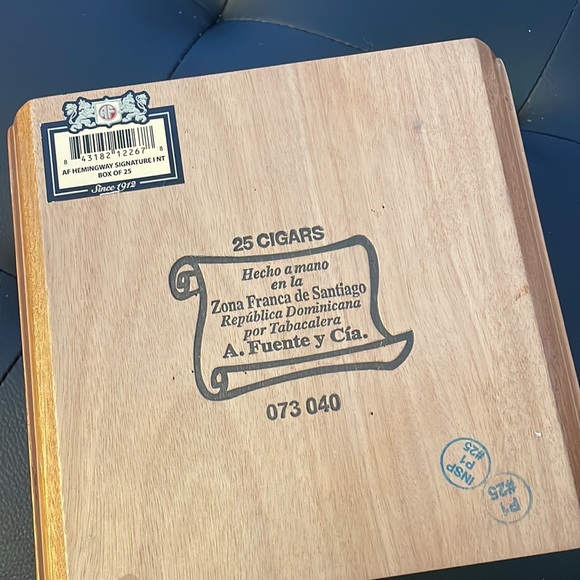 Hemingway Gran Reserva Arturo Fuente Cigar Wooden Medium Case Box - Picture 6 of 8